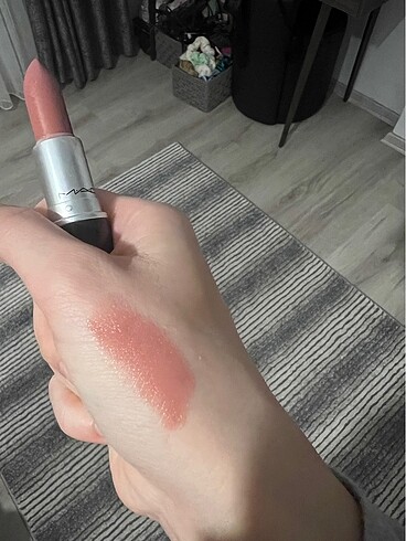 MAC Mac modesty