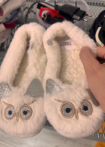 Beyaz Kürklü Kız Çocuk Ev Terliği - Görsel 3