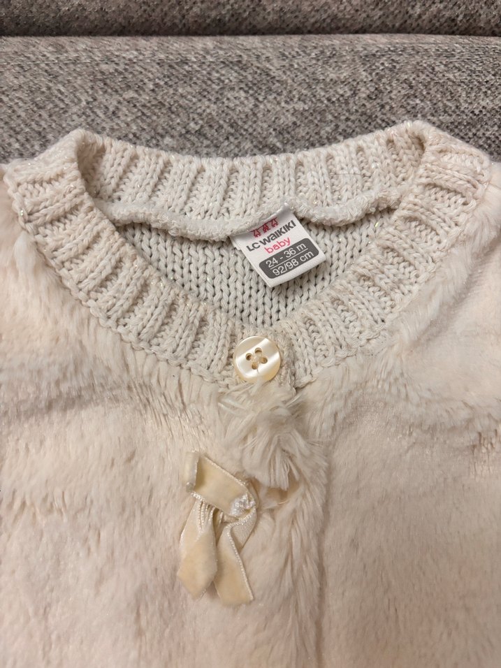 Kız Çocuk Bej Kürklü Yelek - Görsel 2