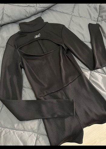 Kadın Siyah Kısa Tulum - Yüksek Yaka, Uzun Kollu - Görsel 2