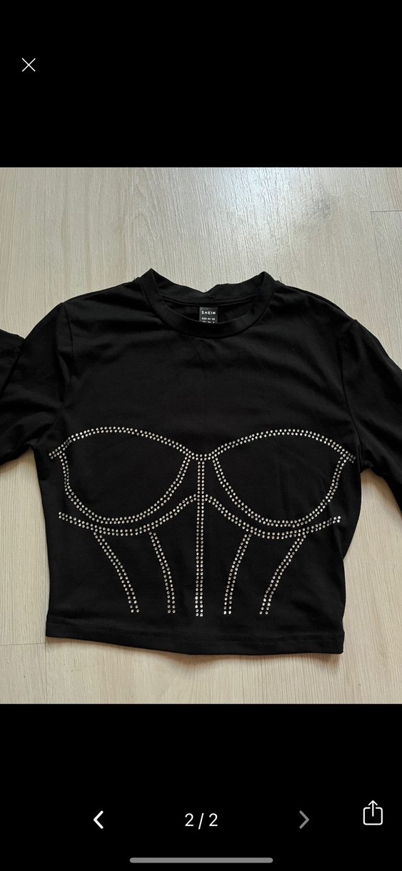 Siyah Parlak İşlemeli Göğüs Detaylı Crop Top - Görsel 2