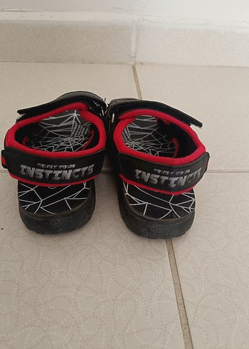 Kız Çocuk Kırmızı Yılan Desenli Tokalı Sandalet - Görsel 4