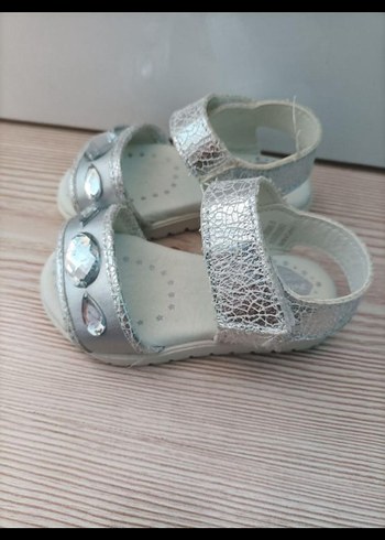 Kız Çocuk Gri Parlak Taşlı Terlik - Görsel 2