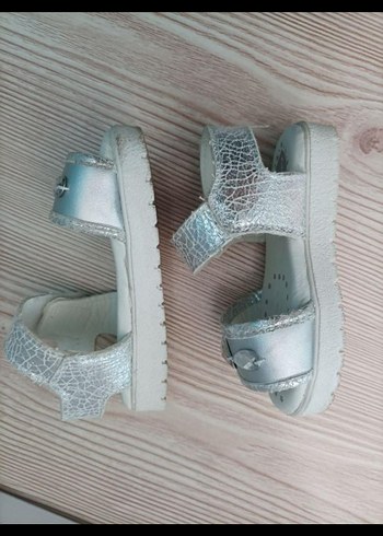 Kız Çocuk Gri Parlak Taşlı Terlik - Görsel 5