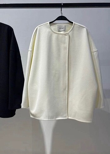 Beyaz oversize kaşe ceket