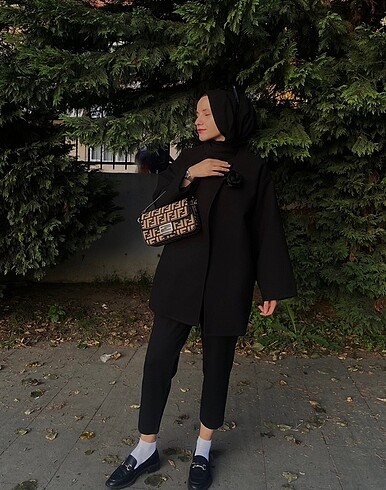 Siyah kaşe kaban
