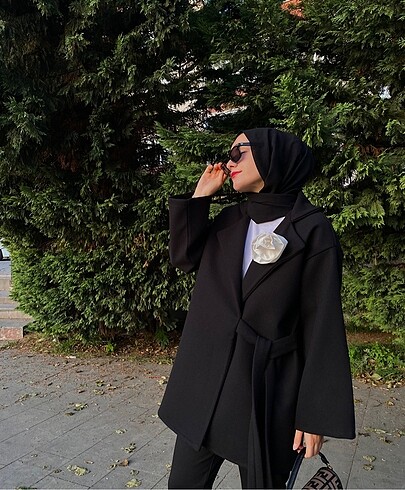 Siyah kaşe kaban