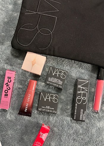 NARS Siyah Makyaj Çantası ve Kozmetik Seti - Görsel 2