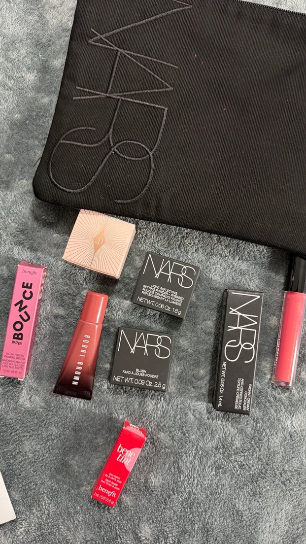 NARS Siyah Makyaj Çantası ve Kozmetik Seti - Görsel 2