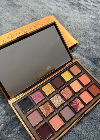 Altın Tonlarında Koyu Göz Farı Paleti - Görsel 2