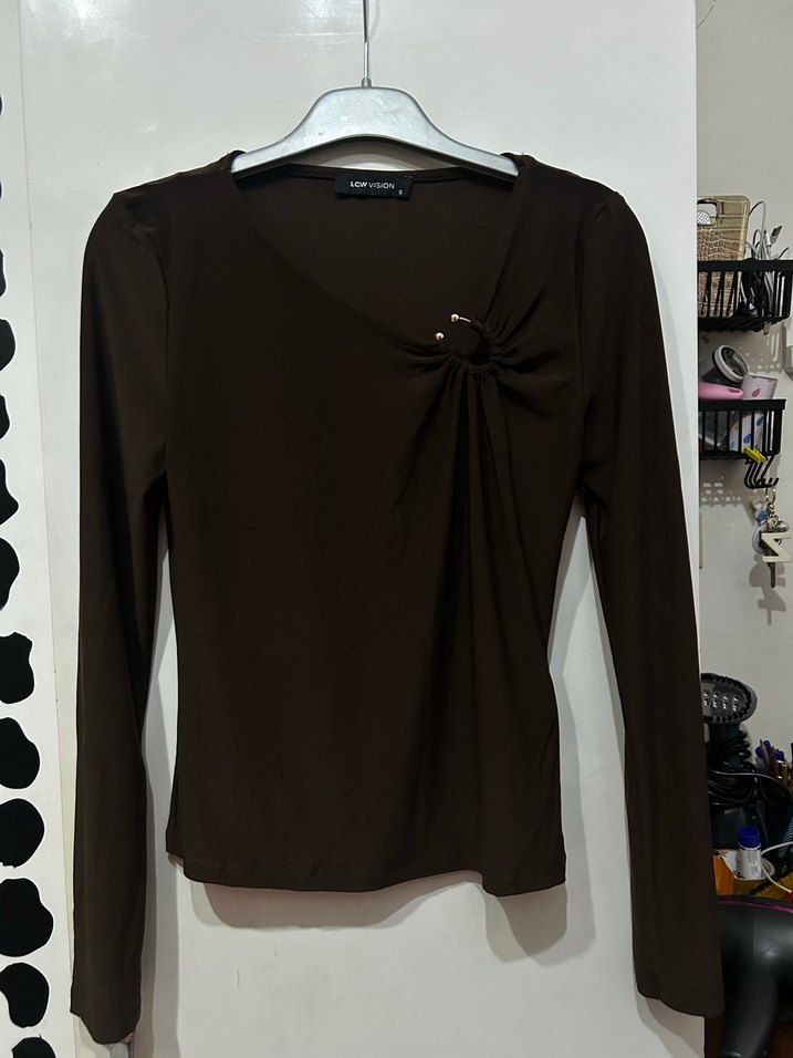 Kahve V Yaka Uzun Kollu Bluz yepyeni duruyor 1 kere giyidi - Görsel 3