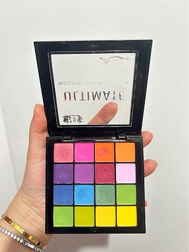 Revolution Renkli far paleti göründüğü gibi renkli eyeliner yapmak için alm