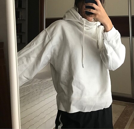 Beyaz sweatshirt