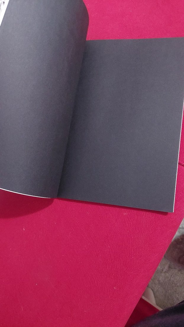 siyah defter ve beyaz kalem - Görsel 2