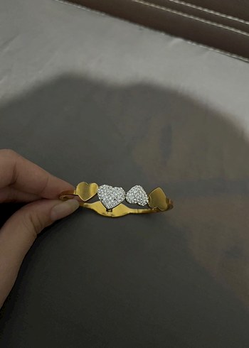 Altın Kaplamalı Kalp Detaylı Kadın Bileklik - Görsel 2