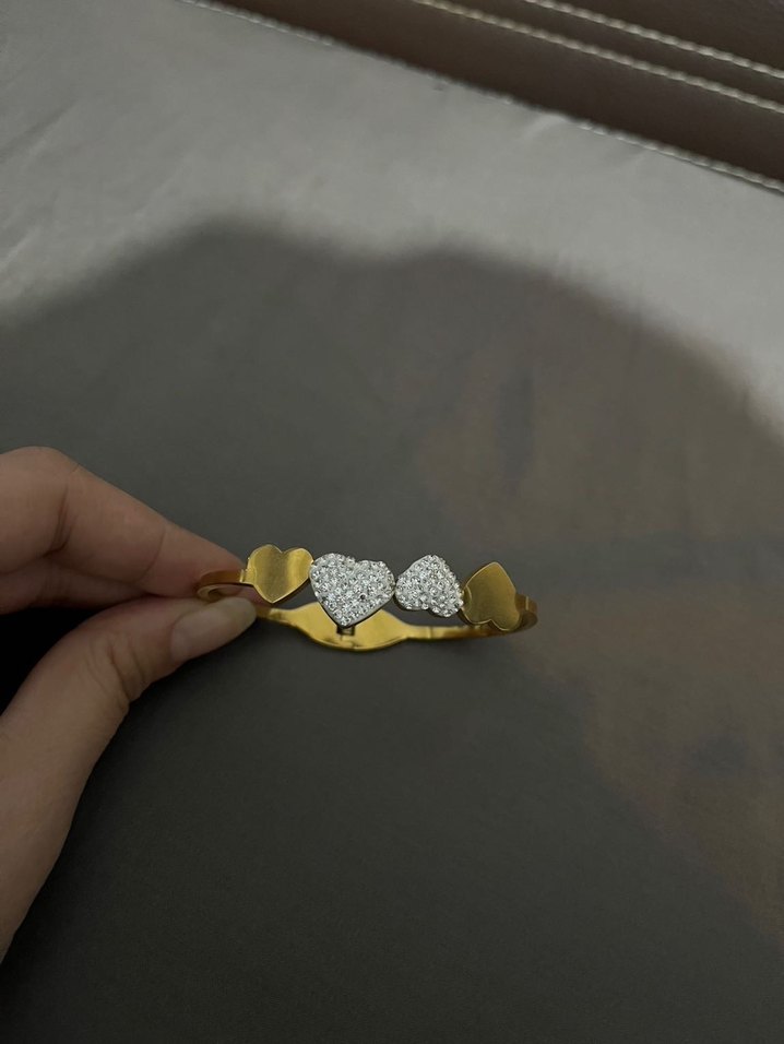 Altın Kaplamalı Kalp Detaylı Kadın Bileklik - Görsel 2