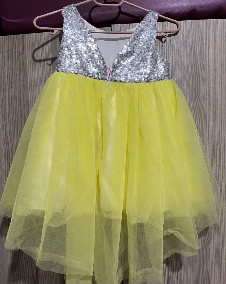 Kolsuz Sarı Fırfırlı Kız Çocuk Elbise - Görsel 2