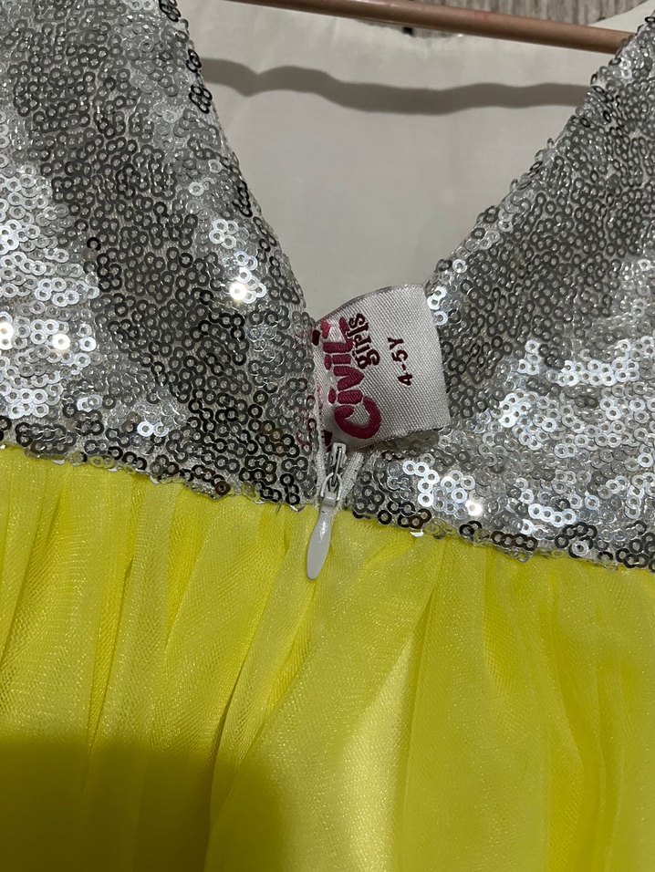 Kolsuz Sarı Fırfırlı Kız Çocuk Elbise - Görsel 3