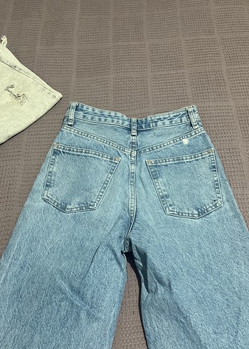 34 Beden Yırtık Detaylı Mavi Bol Kesim Midi Kot Pantolon