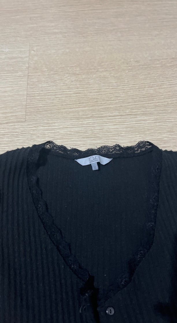 Düğmeli Siyah V Yaka Triko Hırka - Görsel 4