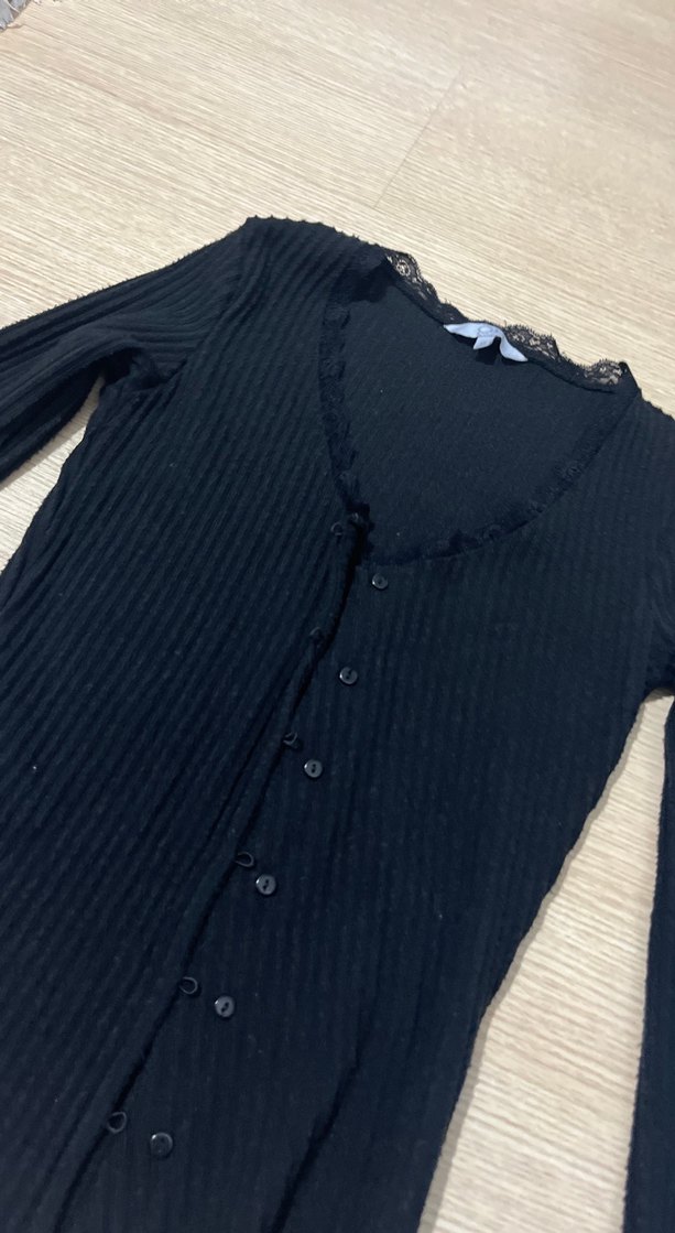 Düğmeli Siyah V Yaka Triko Hırka - Görsel 3