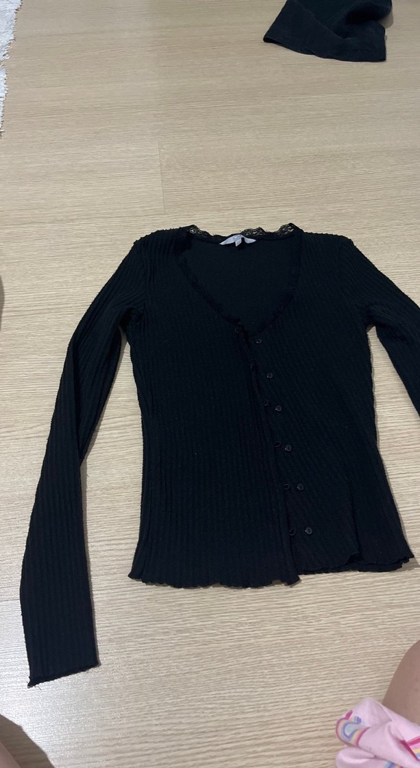 Düğmeli Siyah V Yaka Triko Hırka - Görsel 2