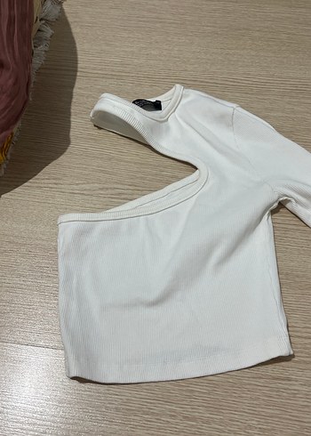 Zara Beyaz V Yaka Uzun Kollu Kadın Tişört