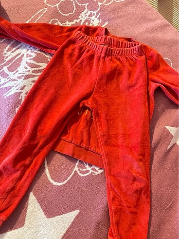 5 Yaş Beden kırmızı Renk kız çocuk kadife pijama takımı 5-6 yaş