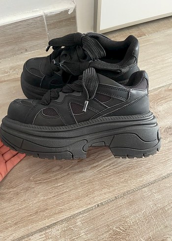 Bershka kalın tabanlı ayakkabı - Görsel 2