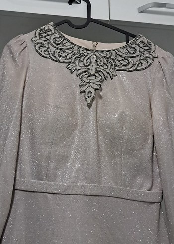 Uzun Kollu V Yakalı Bej Kadın Abiye Elbise - Görsel 3