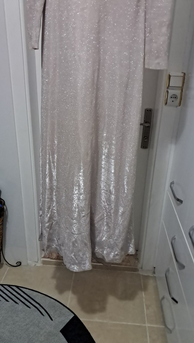 Uzun Kollu V Yakalı Bej Kadın Abiye Elbise - Görsel 2