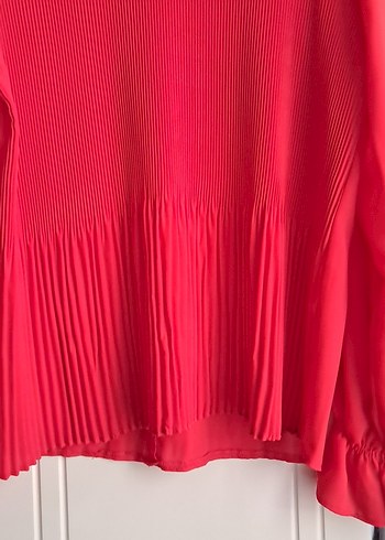 Kırmızı Pileli Yüksek Yakalı Kadın Bluz - Görsel 3