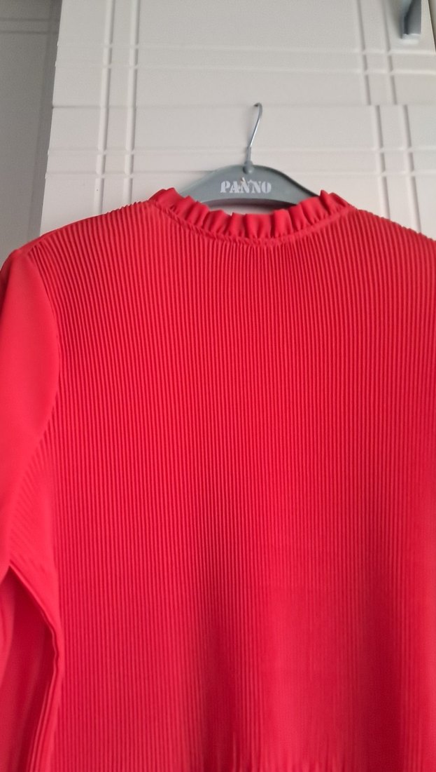 Kırmızı Pileli Yüksek Yakalı Kadın Bluz - Görsel 4