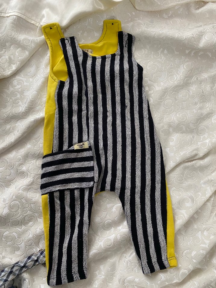 Sarı Baskılı Bebek Önlüğü - Görsel 3