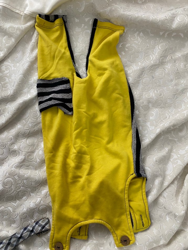 Sarı Baskılı Bebek Önlüğü - Görsel 2