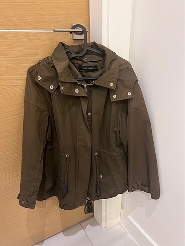 Zara Mont