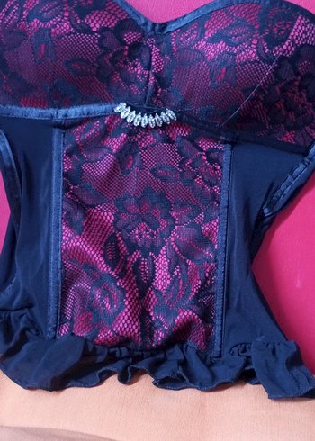 Kırmızı Dantel Detaylı Gotik Straplez Büstiyer brazilya dan - Görsel 2