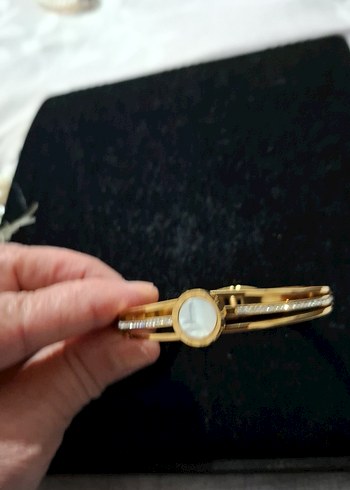 Altın Renkli Minimalist Kadın Bileklik - Görsel 2