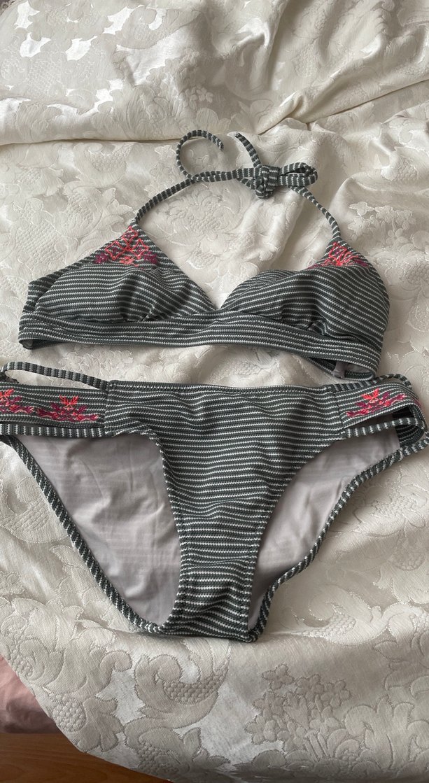 Nakışlı ve Dantelli Gri Bikini Takımı - Görsel 2