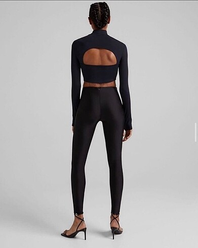 Bershka sırt dekolteli bluz