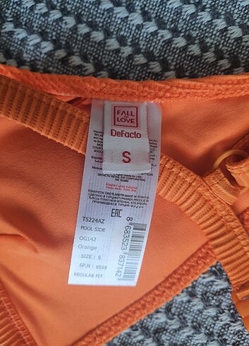 s Beden Defacto turuncu bikini üstü.