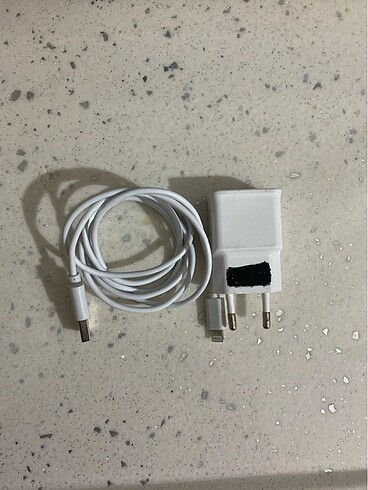 iPhone şarj aleti