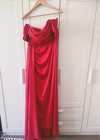 Alfabeta Alpha beta kırmızı saten elbise