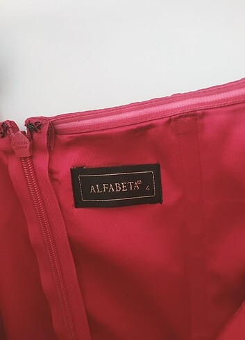 42 Beden Alpha beta kırmızı saten elbise
