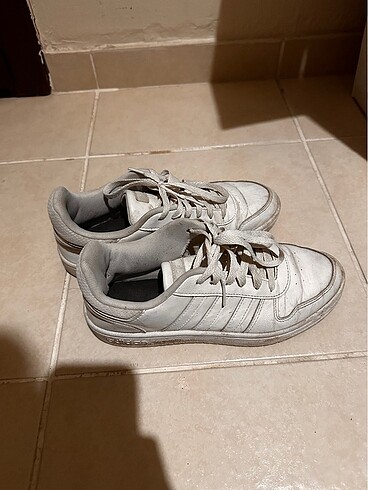 Adidas beyaz spor ayakkabı hoops