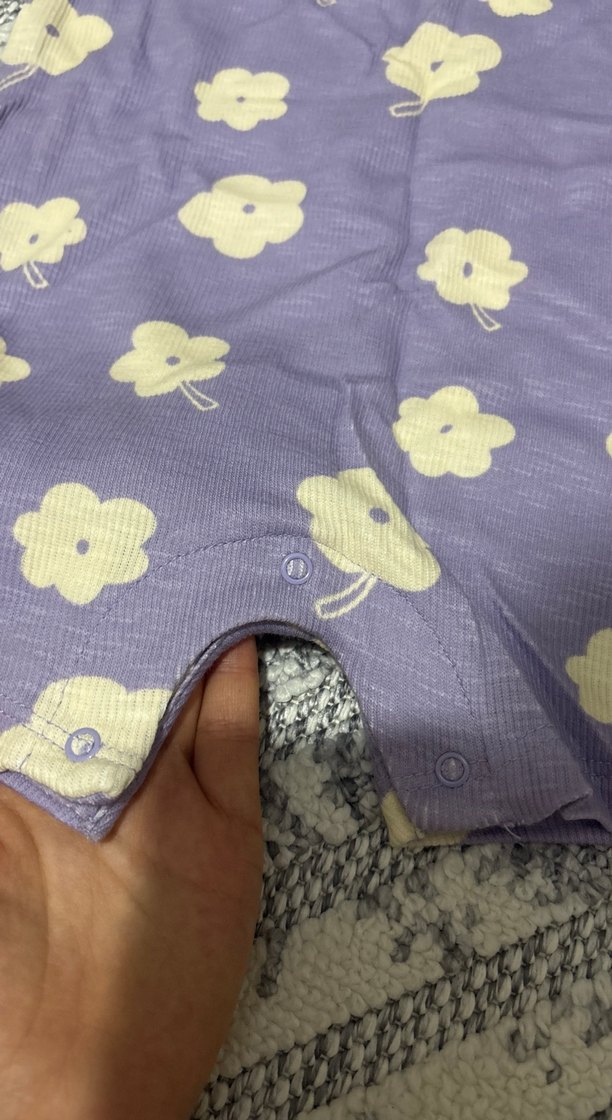 Mor Çiçek Desenli Örgü Bebek Tulum - Görsel 3