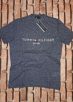 m Beden Tommy Hilfiger T-Shirt