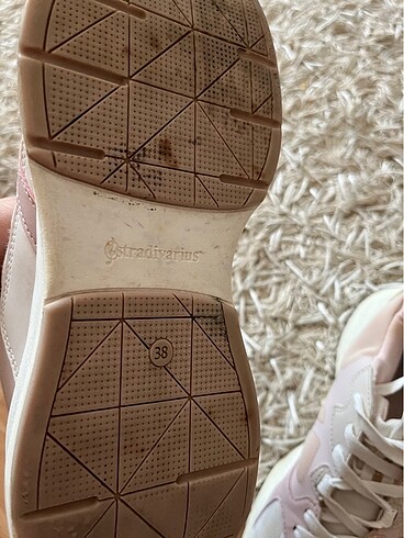 38 Beden ten rengi Renk Stradivarius sneaker