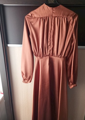 Uzun Kollu Saten Bej Kadın Elbise - Görsel 4