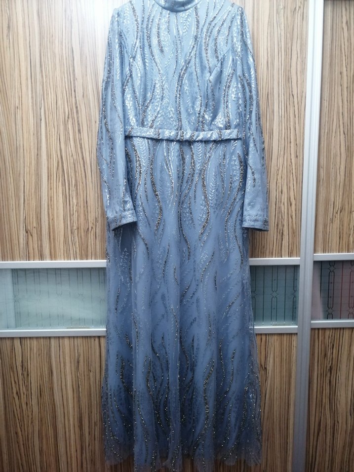 Gri Uzun Kollu Nakışlı taşlı gri Abiye Elbise - Görsel 3